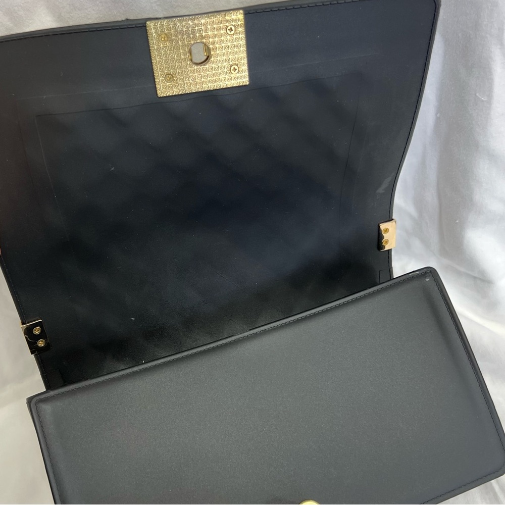 TOYBOY black quilted jelly crossbody bag with gold chain and accents. - Picture 10 of 12